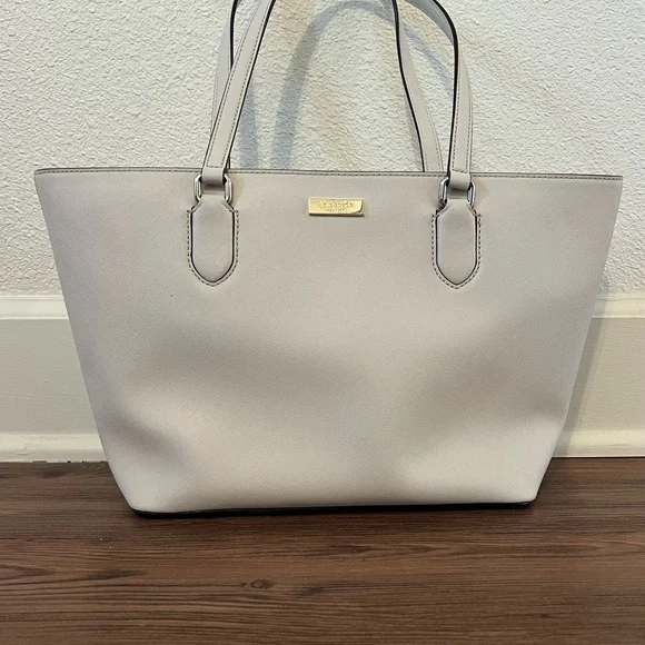 Kate Spade Elegant Cream Tote Bag perfect for spring - Picture 3 of 12